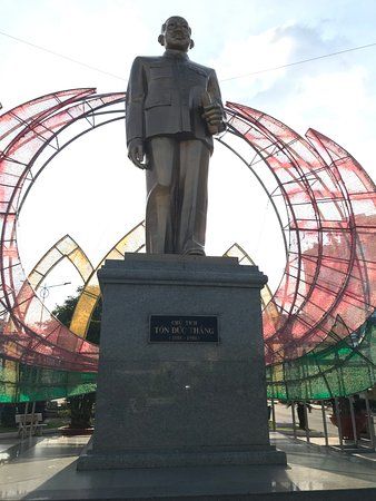 Ton Duc Thang Statue