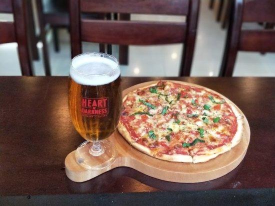 Sisters Tavern & Pizzeria