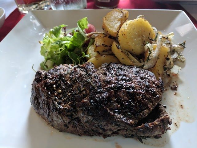 Red Sky Bar & Restaurant