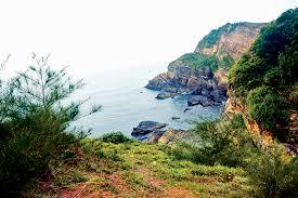 Bãi biển Đá Móng Rồng