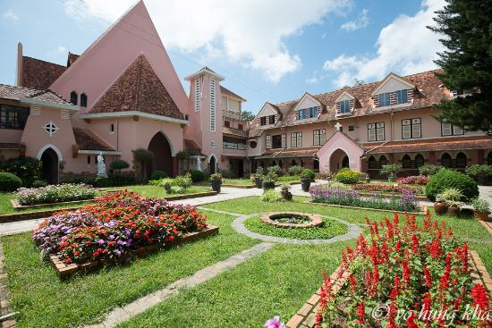 Nhà Thờ Domaine De Marie